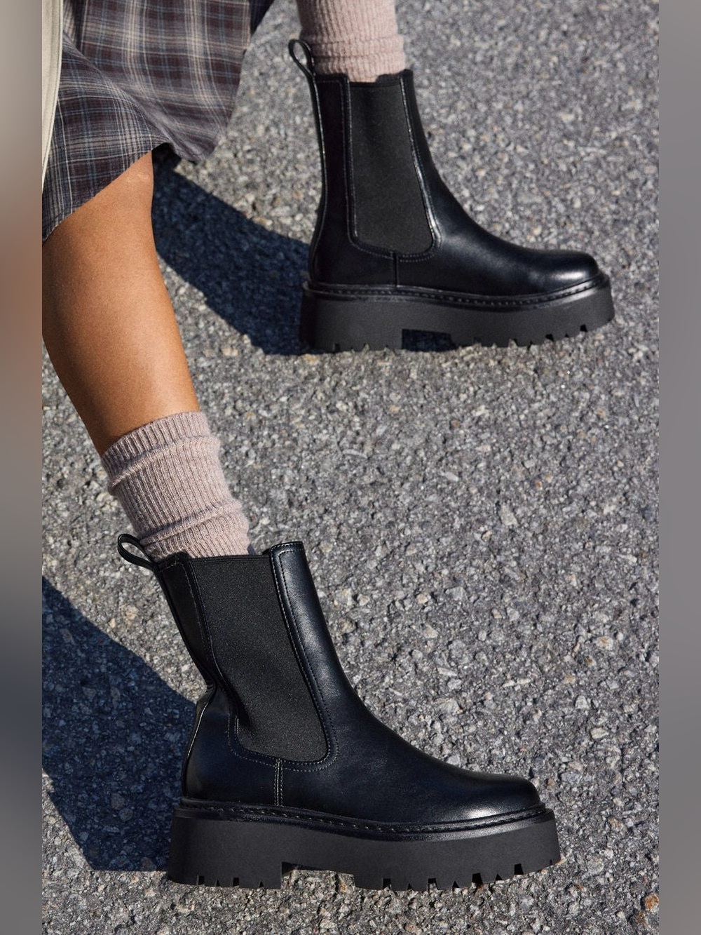 H&M THICK CHELSEA CHUNKY SOLES BLACK BOOTS SZ 38